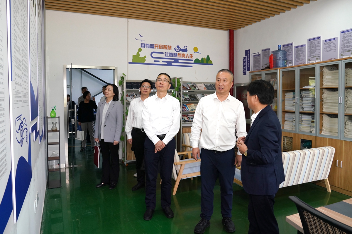 20241009市國(guó)資委黨委書記、主任陳文榮調(diào)研嘉興市交通學(xué)校，右起吳曉斌、陳文榮、柏衛(wèi)東、朱建華、李利（李阿梅 攝）.jpg